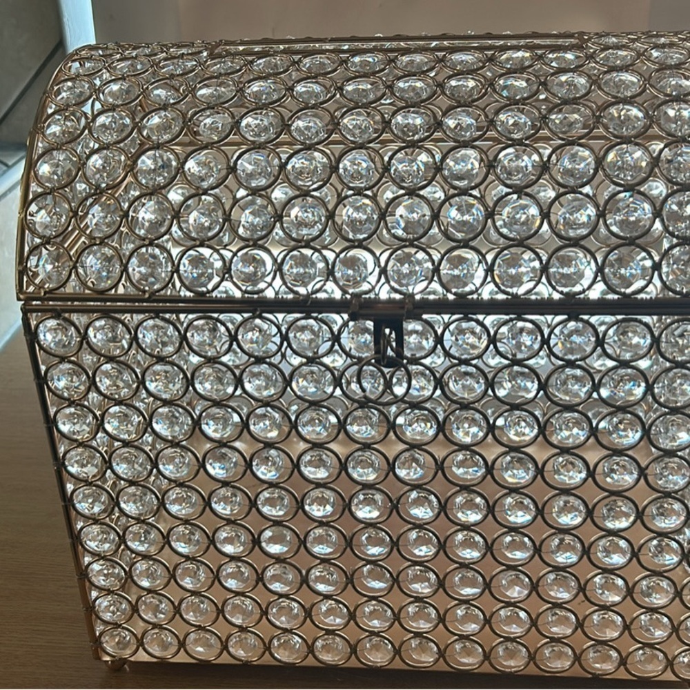 Gold and White Party Decoration Box with Elegant Design - Picture 2 of 4